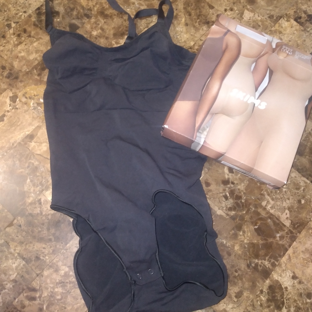 SKIMS shapeware Onyx L/XL New